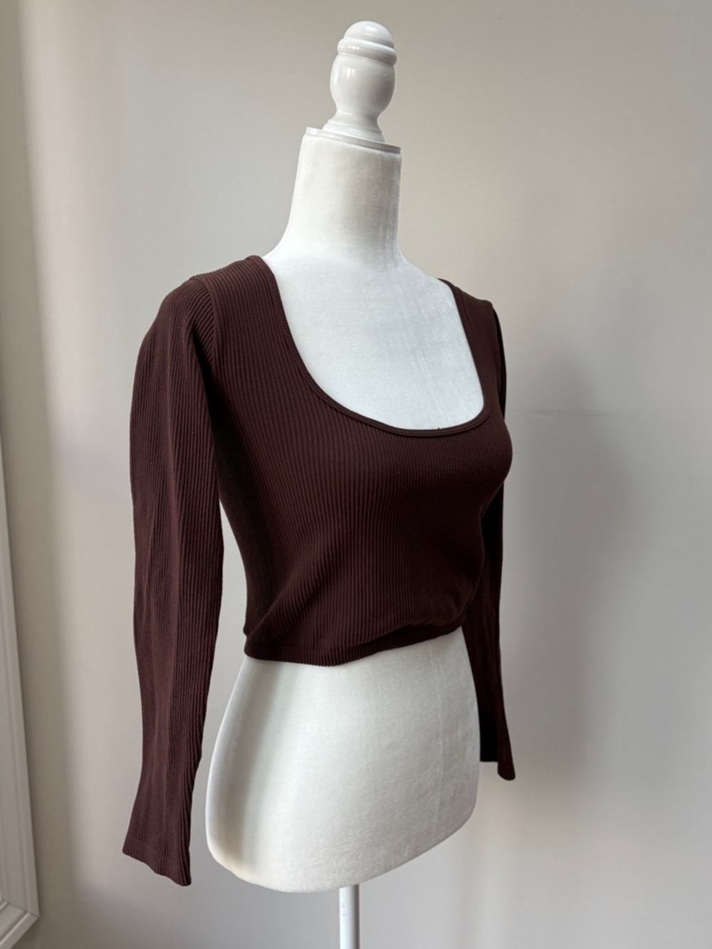 Zara Ribbed Scoop-Neck Long Sleeve Crop Top - Brown